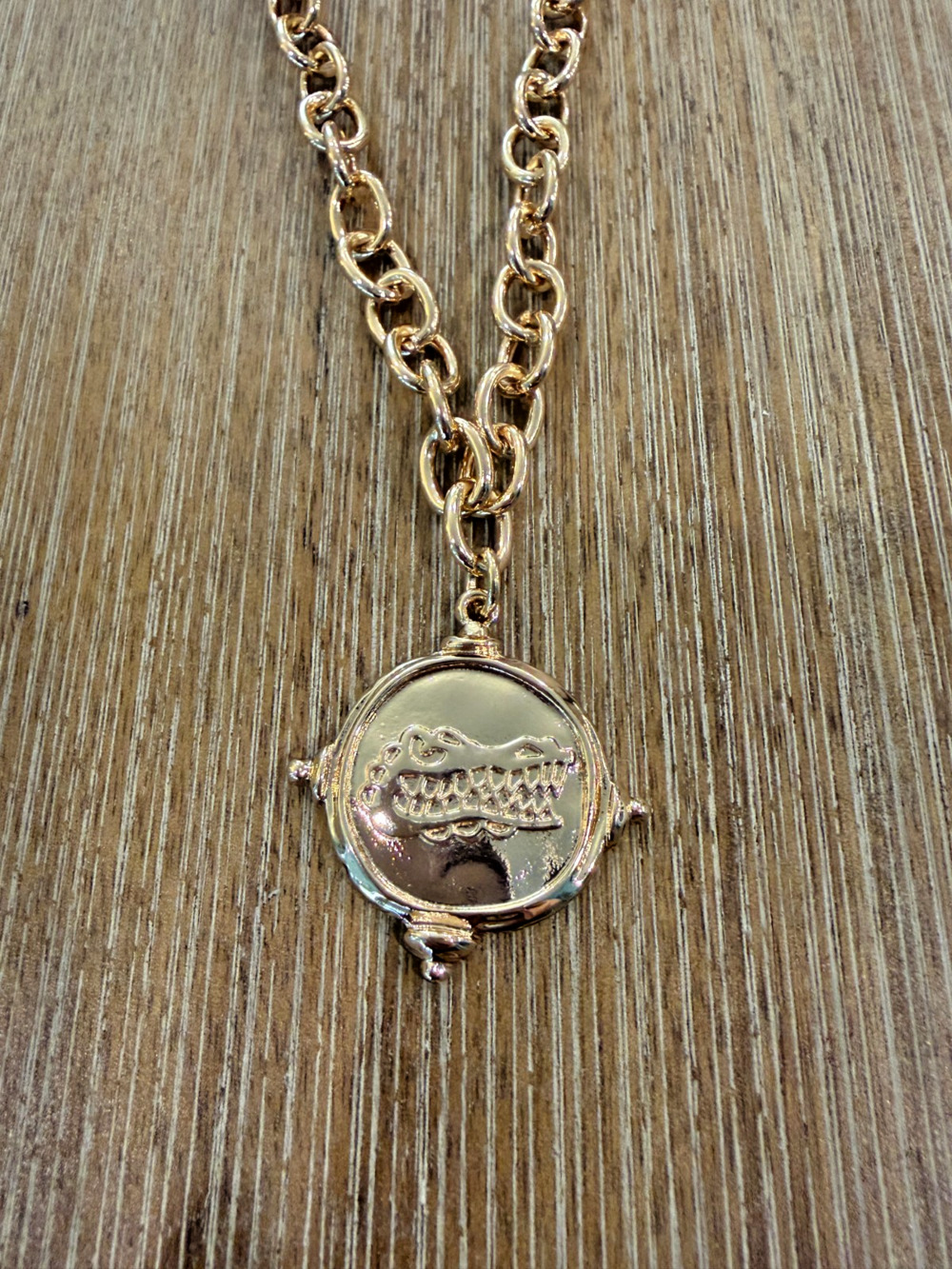 Versona Chunky Gold Chain Gator Medallion Necklace NWT Florida Gators